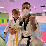 Prima di andarcene ci avviciniamo al pi� piccolo del gruppo: Fabio di 4 anni detto �McGregor�, come il famoso artista marziale irlandese. �L�ho soprannominato cos� perch� � evidente quanto ami lottare�, conclude il maestro